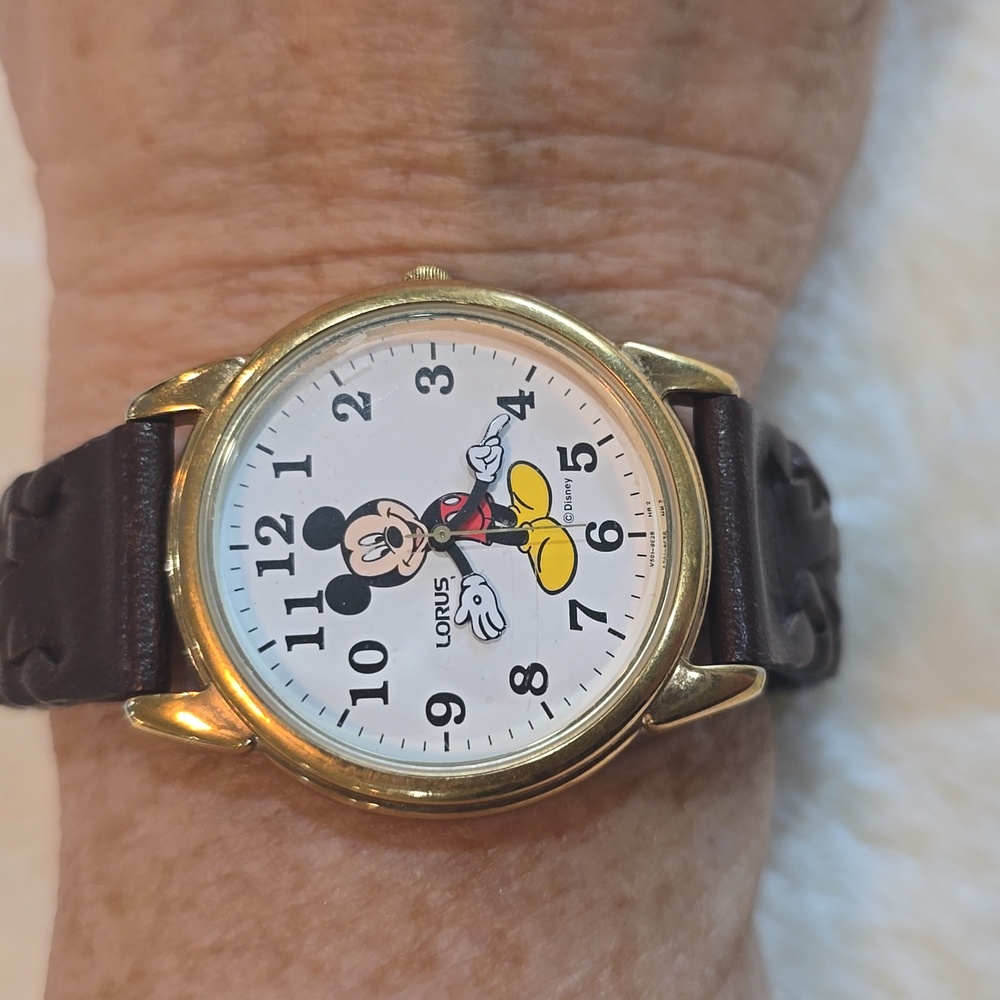 Mickey Mouse Lorus Watch! It Works!  "New Battery 4-25-25".  Looks Like New.